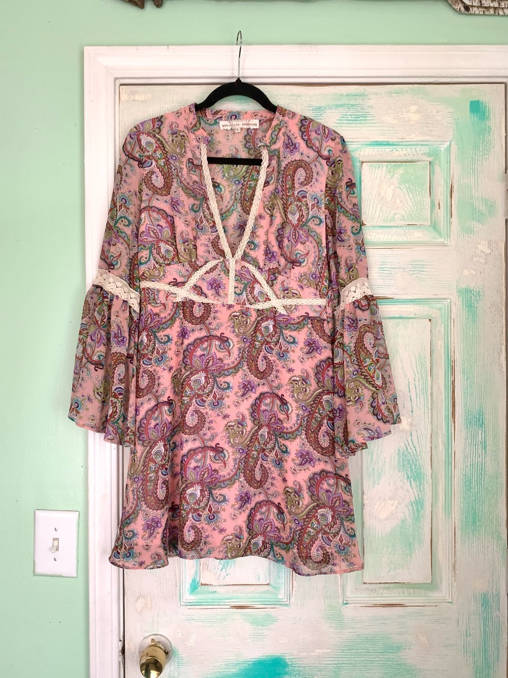 Bedazzled Boutique Bubblegum Pink Paisley Bell Sleeve MIDI Dress Large